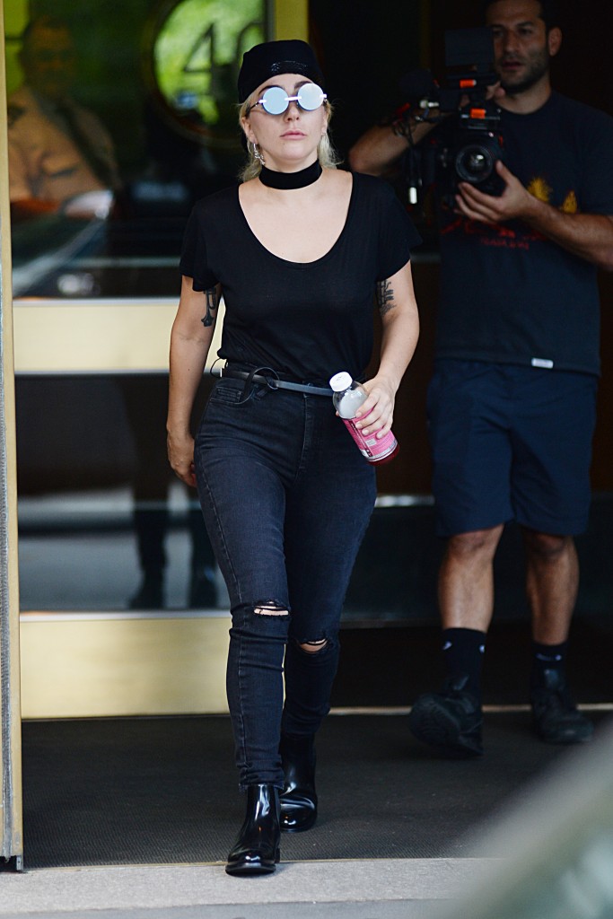 Lady Gaga Braless Pics 3