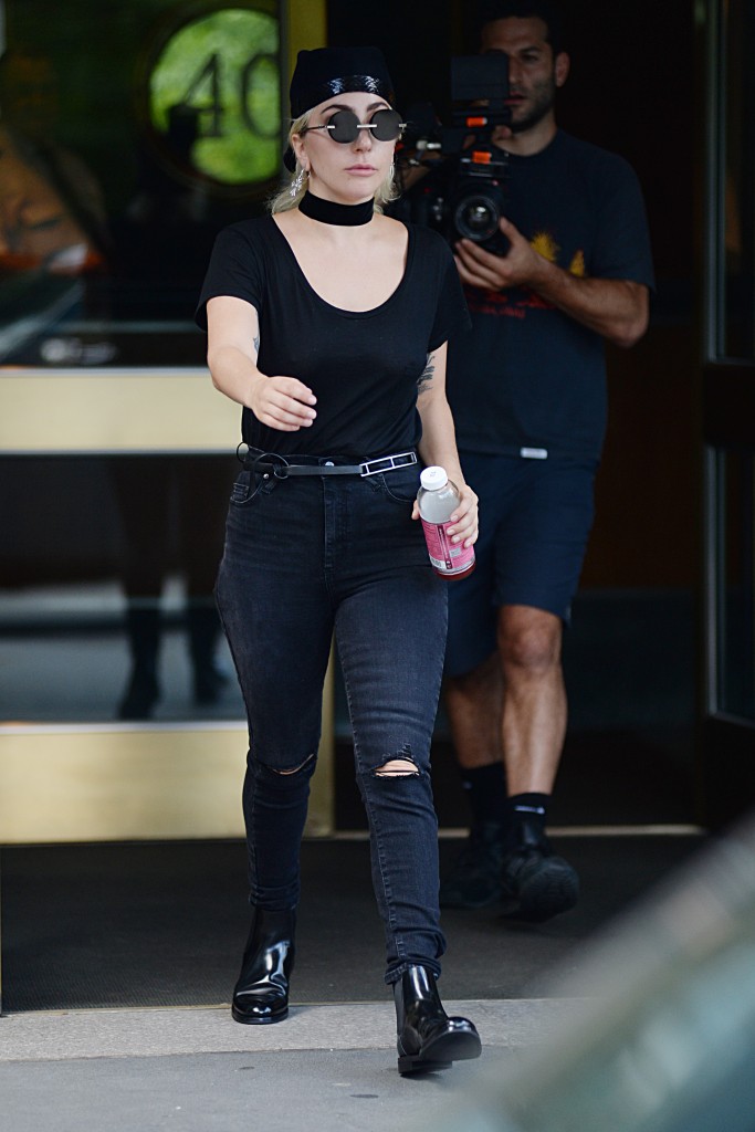 Lady Gaga Braless Pics 6