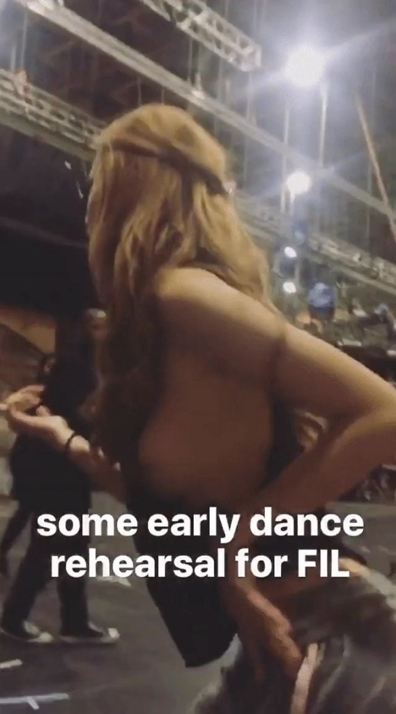 Bella Thorne Sexy Snaps 10