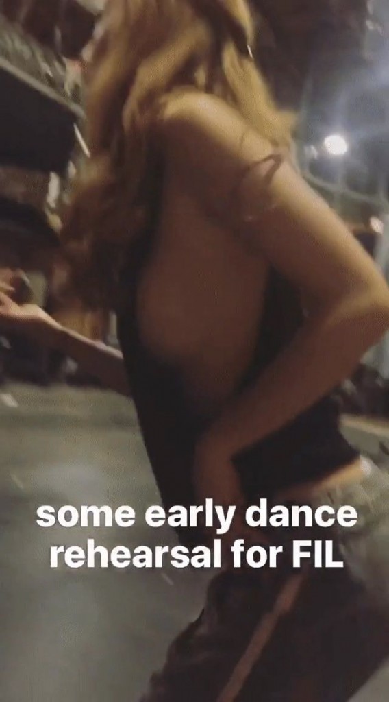 Bella Thorne Sexy Snaps 11