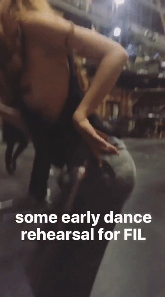 Bella Thorne Sexy Snaps 8