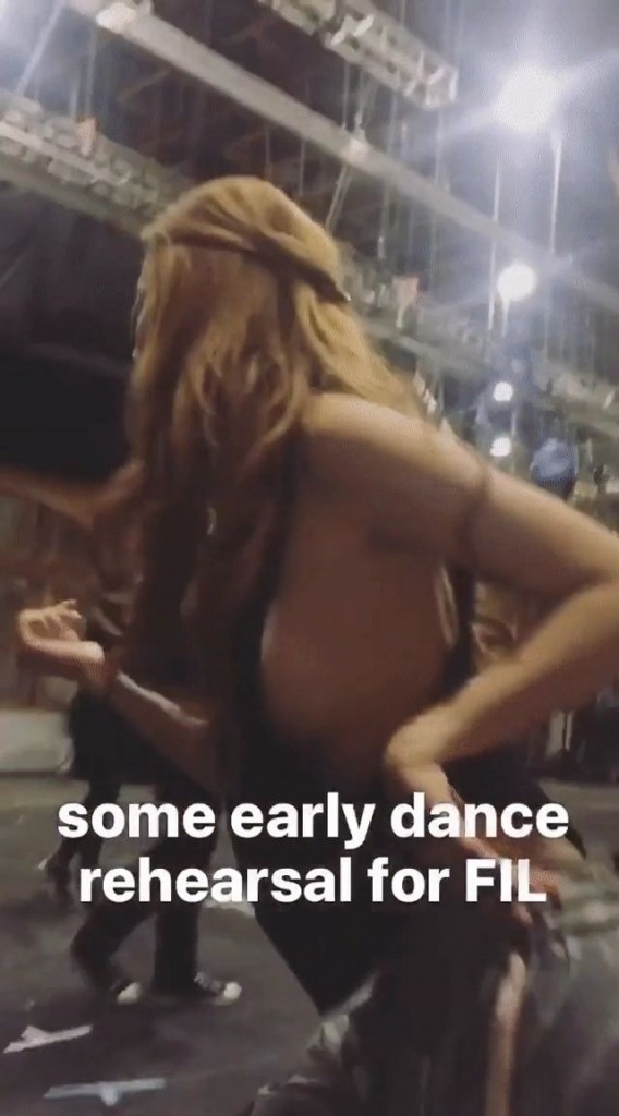 Bella Thorne Sexy Snaps 9