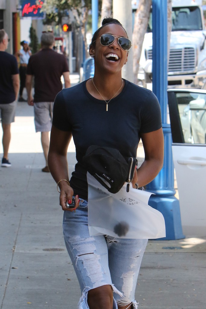 Kelly Rowland Braless 4