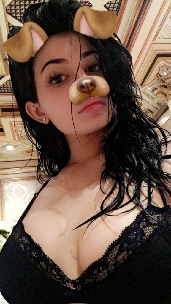 Kylie Jenner Selfies 2