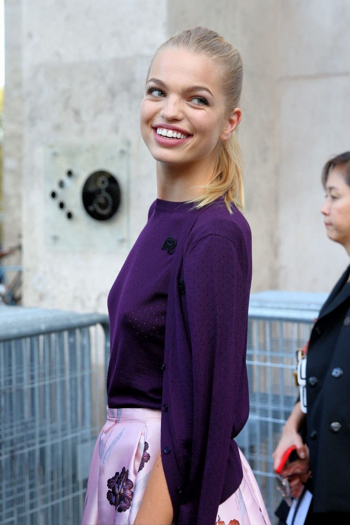 Daphne Groeneveld Braless 3