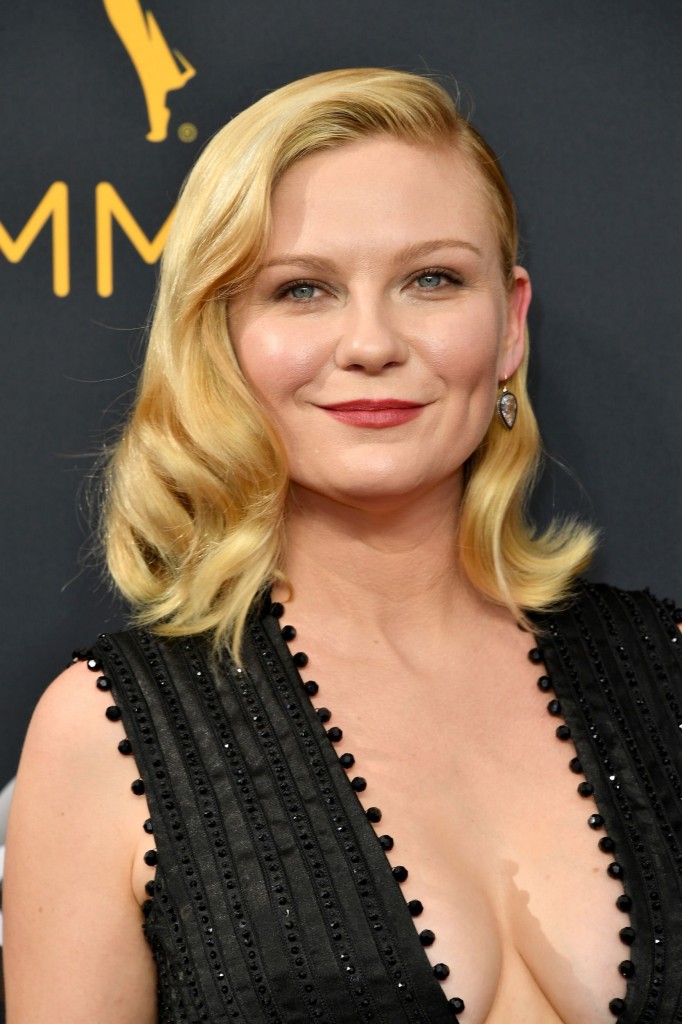 Kirsten Dunst Cleavage 111