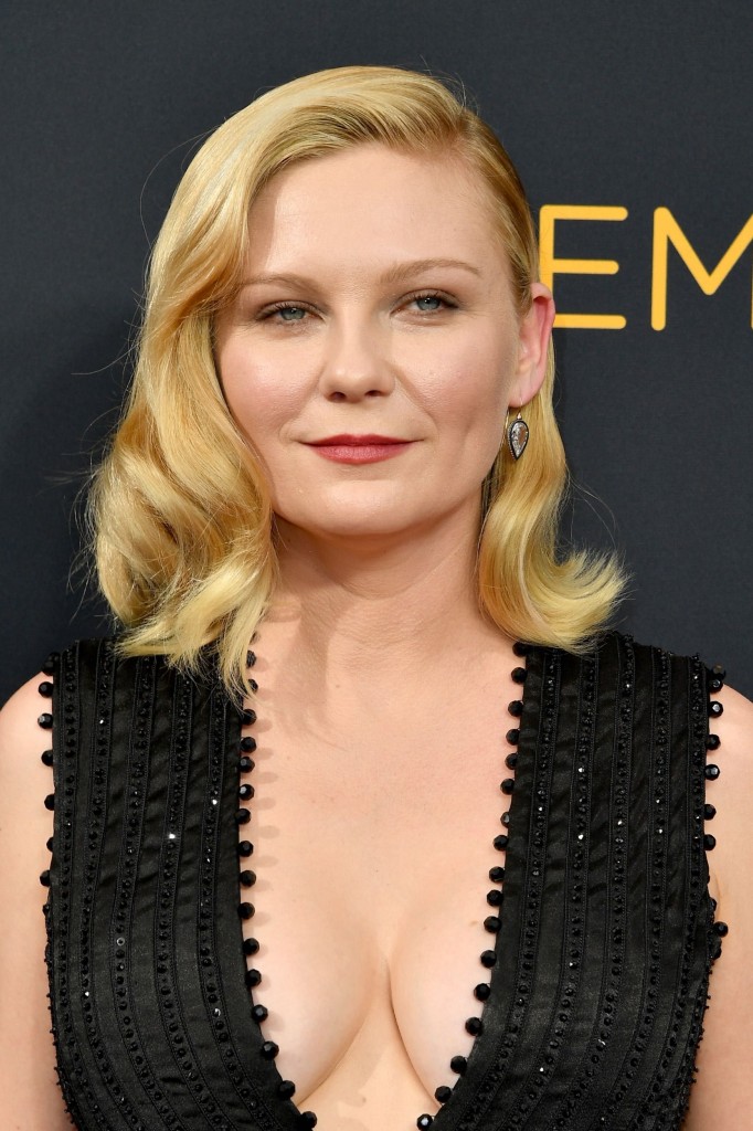 Kirsten Dunst Cleavage 115