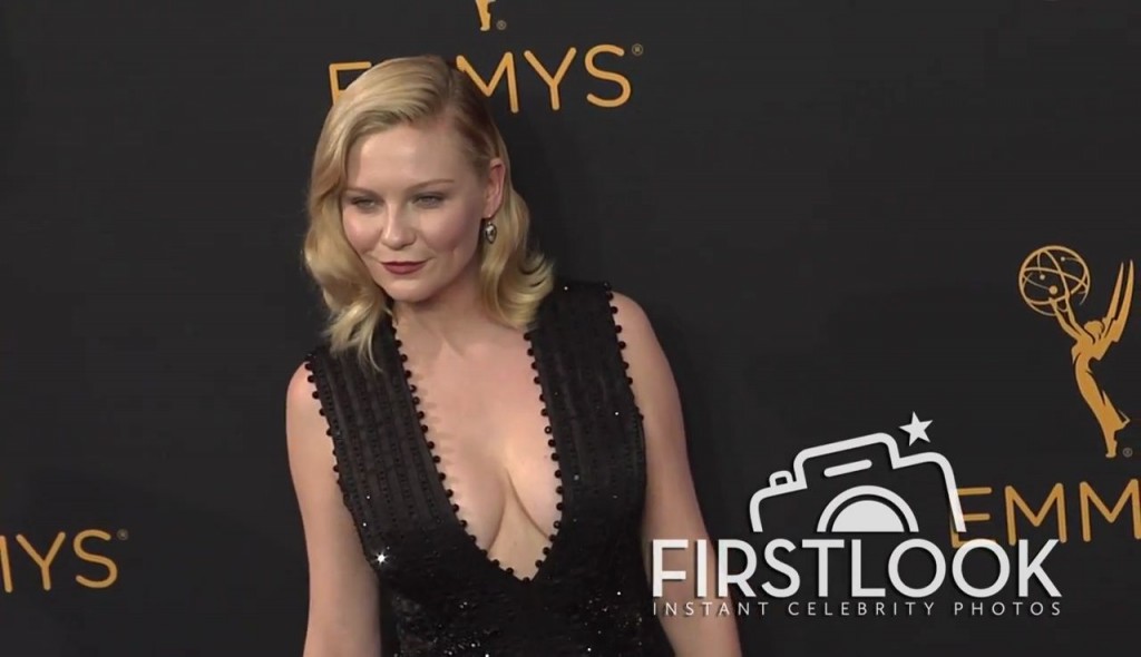 Kirsten Dunst Cleavage 120