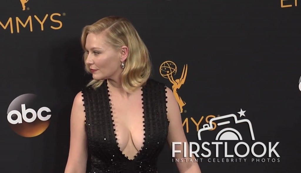 Kirsten Dunst Cleavage 121