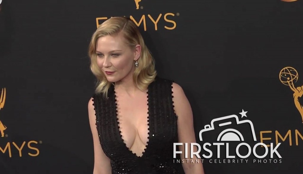 Kirsten Dunst Cleavage 124