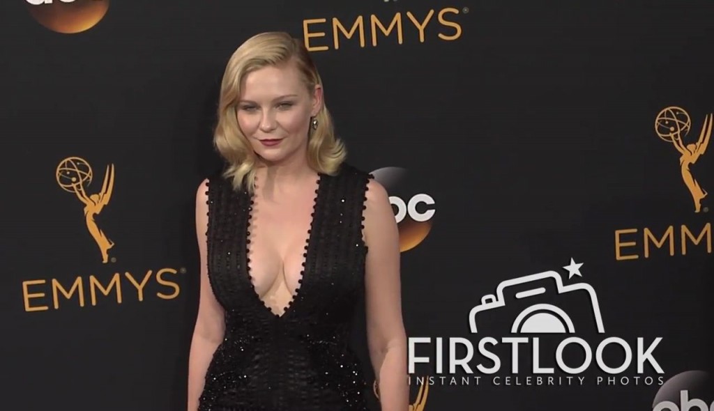 Kirsten Dunst Cleavage 135