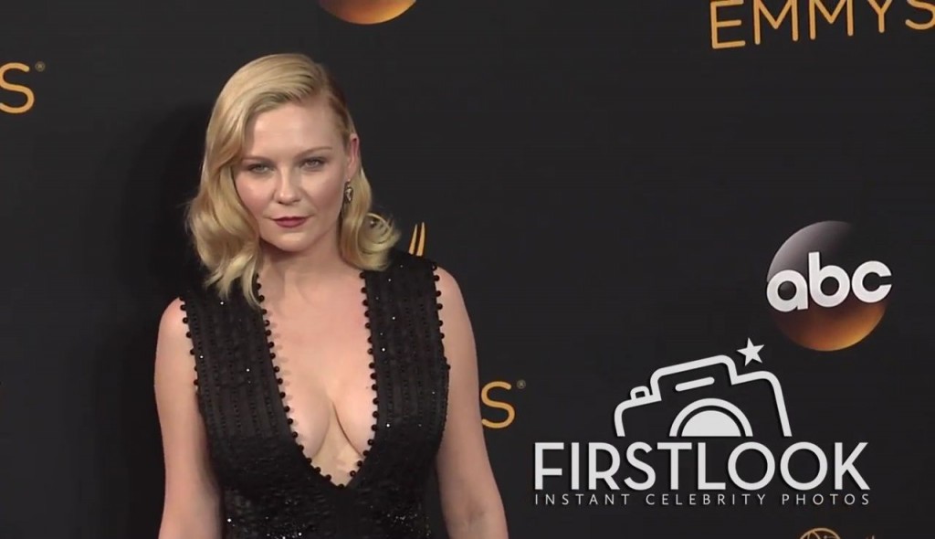 Kirsten Dunst Cleavage 143