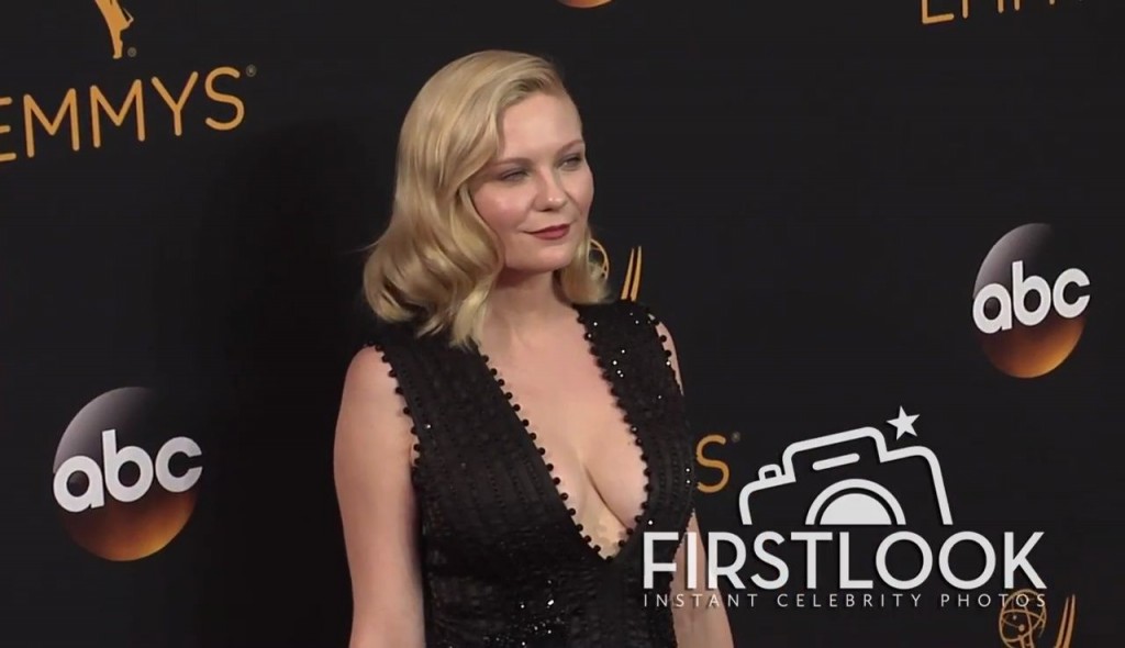 Kirsten Dunst Cleavage 146