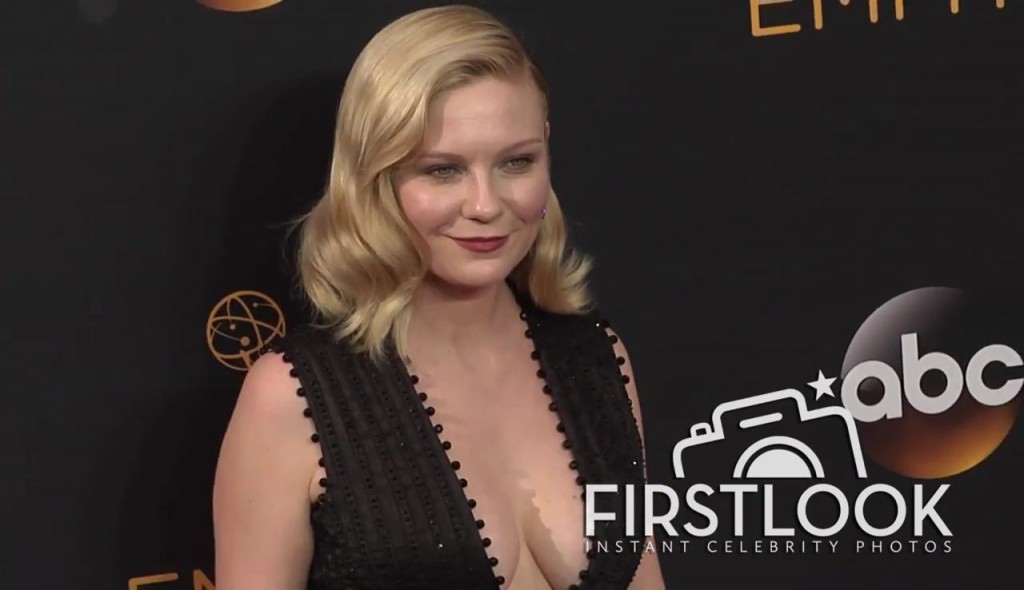 Kirsten Dunst Cleavage 147