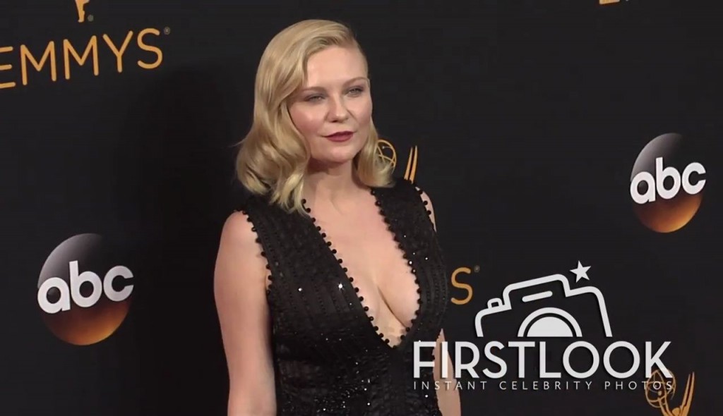 Kirsten Dunst Cleavage 148