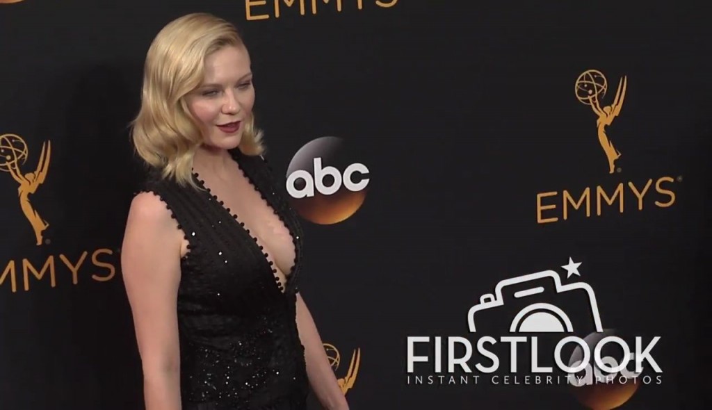 Kirsten Dunst Cleavage 149