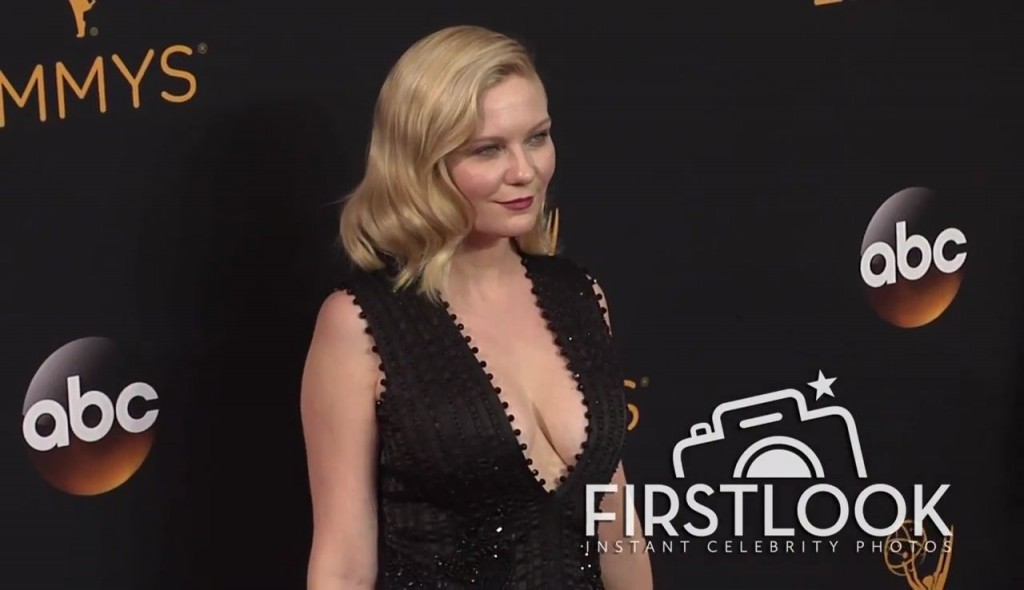 Kirsten Dunst Cleavage 151