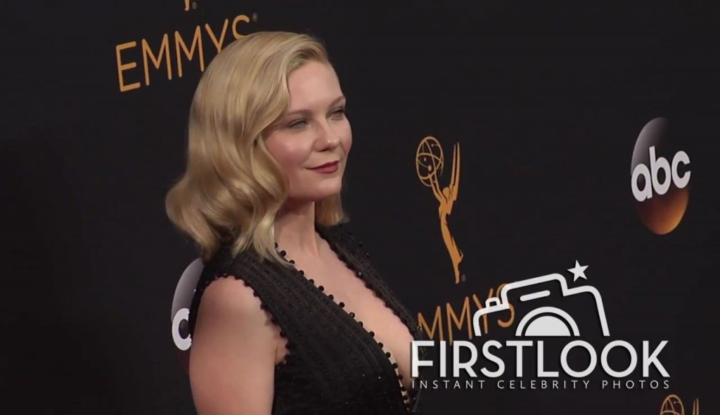 Kirsten Dunst Cleavage 154