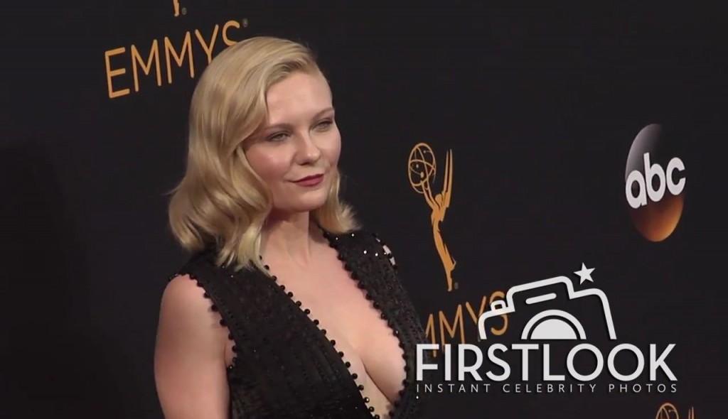 Kirsten Dunst Cleavage 155