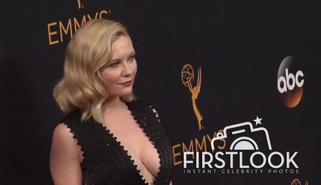 Kirsten Dunst Cleavage 157