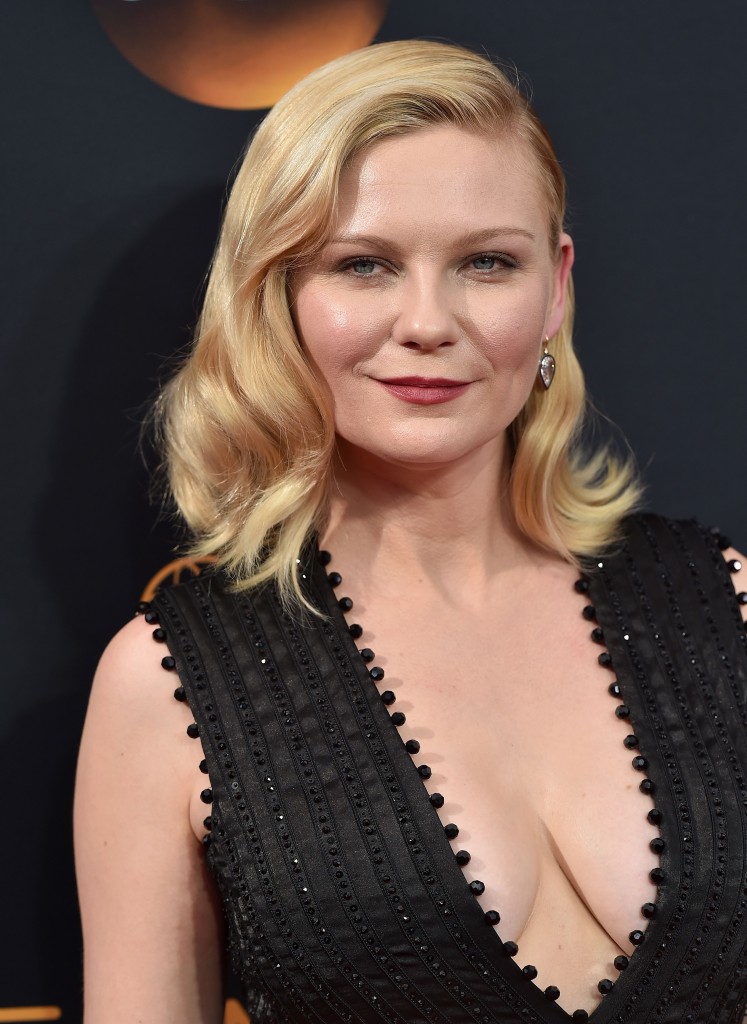 Kirsten Dunst Cleavage 39