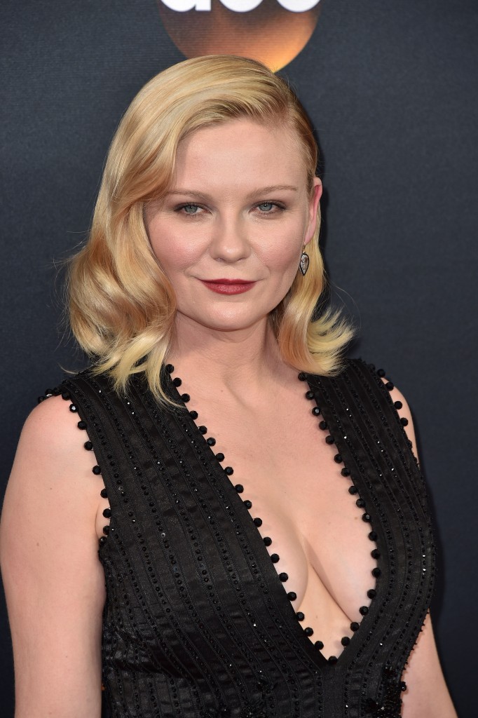 Kirsten Dunst Cleavage 40