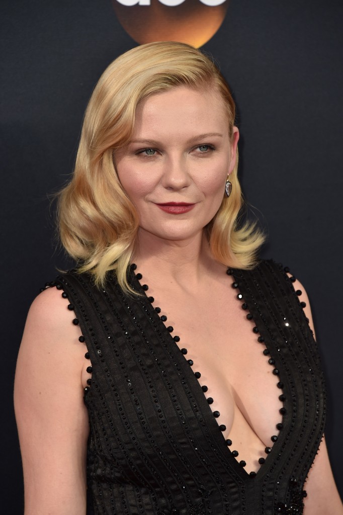 Kirsten Dunst Cleavage 41