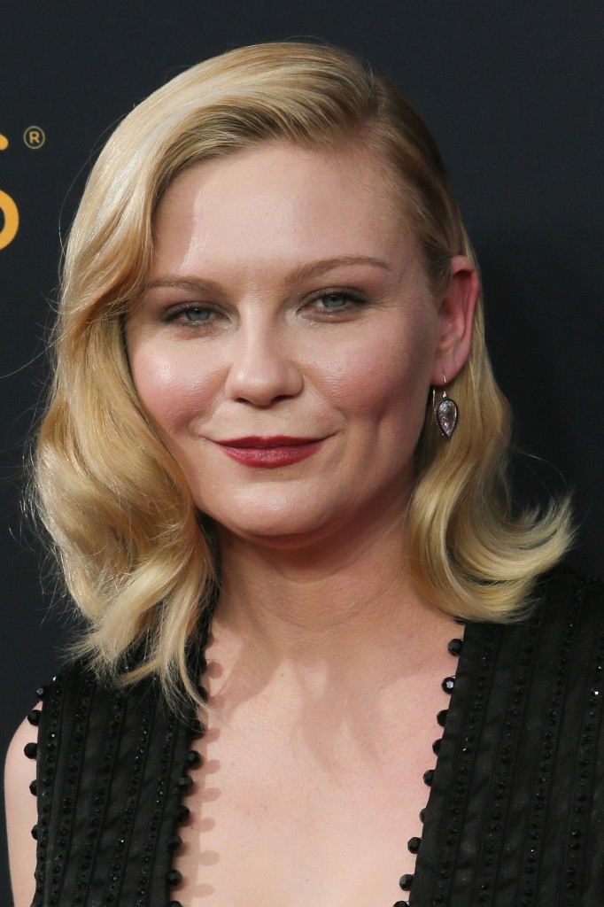 Kirsten Dunst Cleavage 63