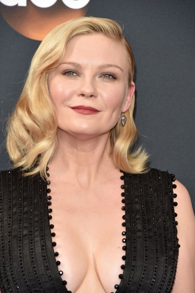 Kirsten Dunst Cleavage 80