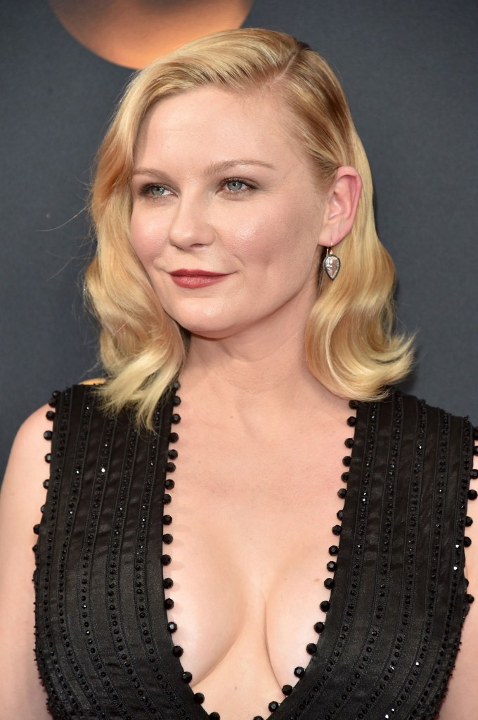 Kirsten Dunst Cleavage 81