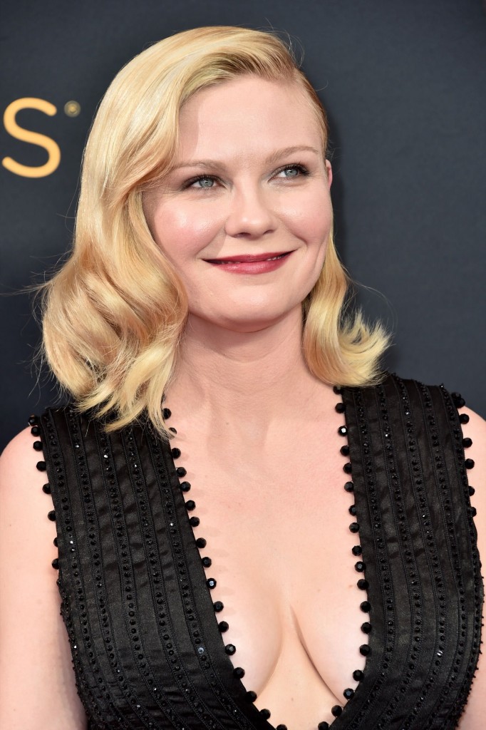 Kirsten Dunst Cleavage 97