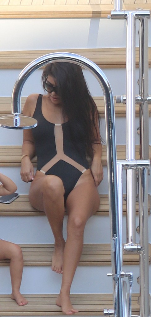 Kourtney Kardashian Sexy 3