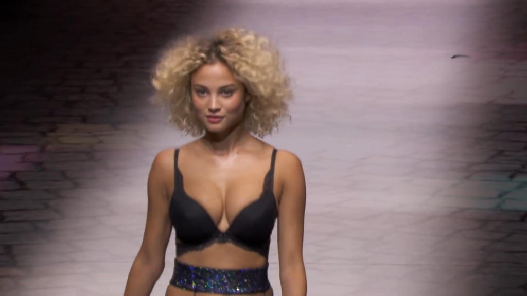 Rose Bertram Sexy -15