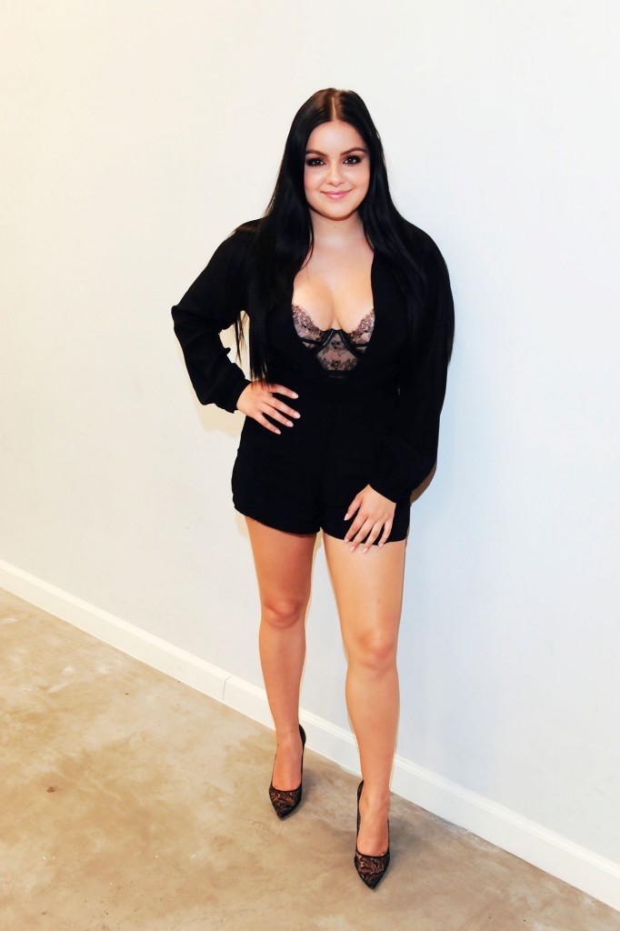 Ariel Winter Cleavage - 8