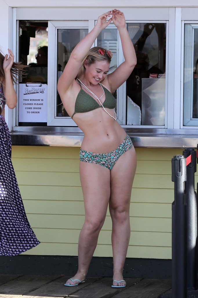 Iskra Lawrence Sexy 4