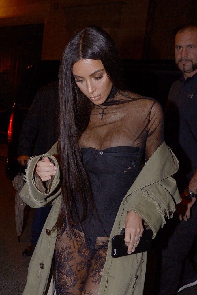 Kim Kardashian Sexy 17