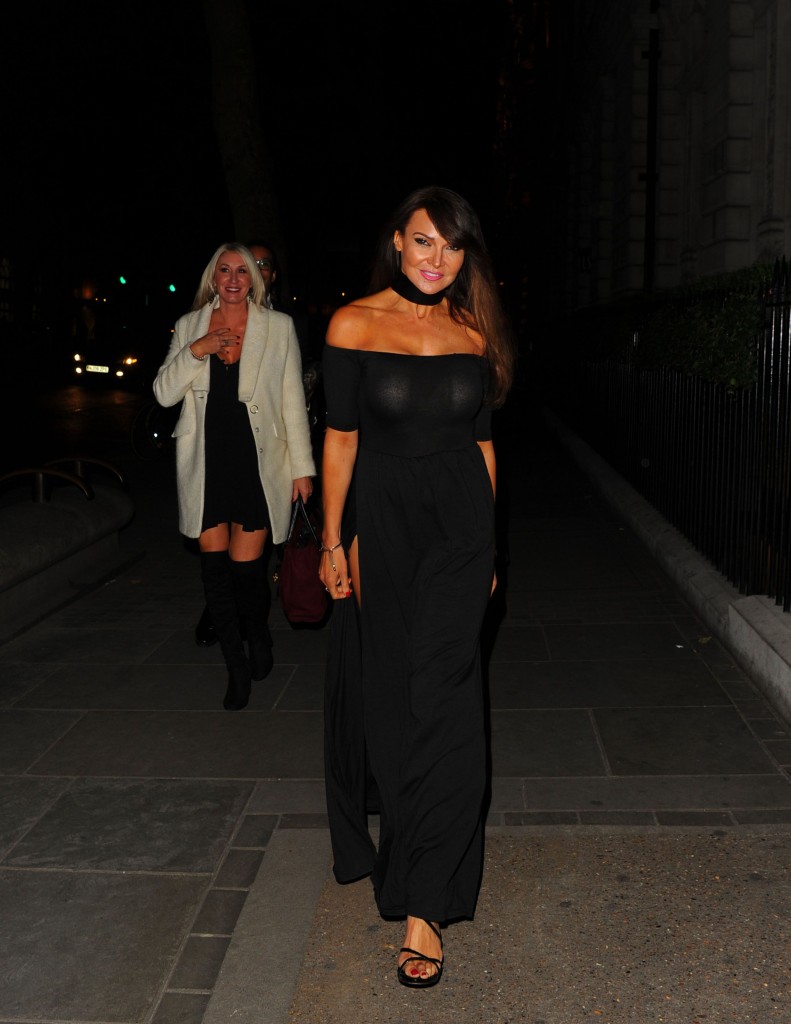 Lizzie Cundy Without Panties 8