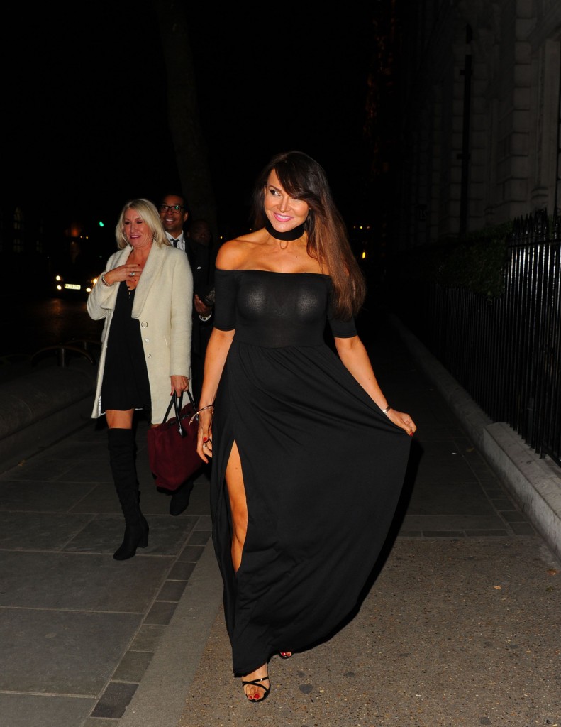 Lizzie Cundy Without Panties 9