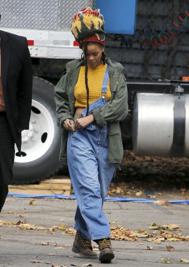 Rihanna Pokies 10