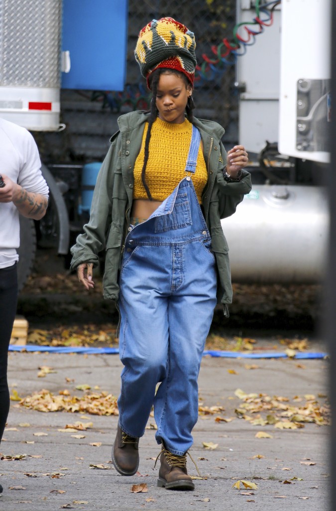 Rihanna Pokies 11