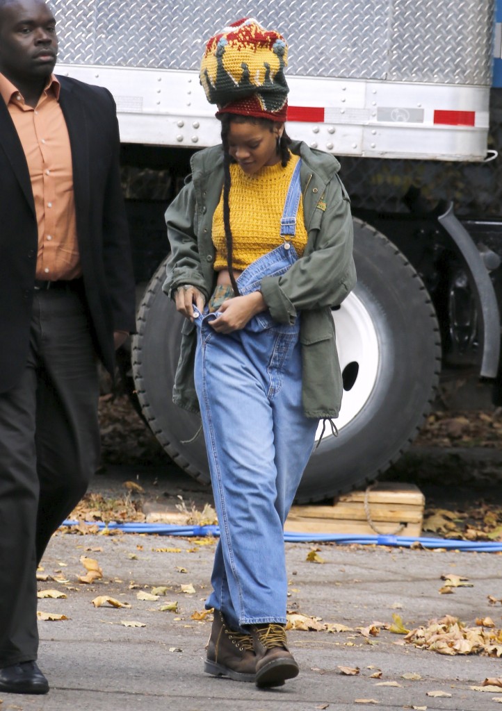 Rihanna Pokies 7