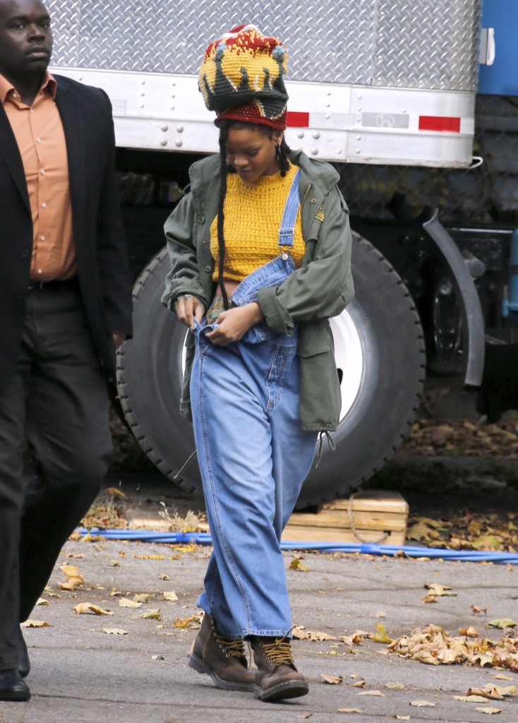 Rihanna Pokies 8