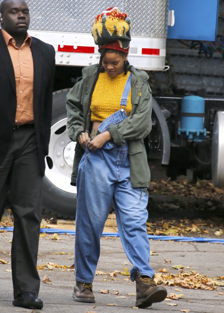 Rihanna Pokies 9