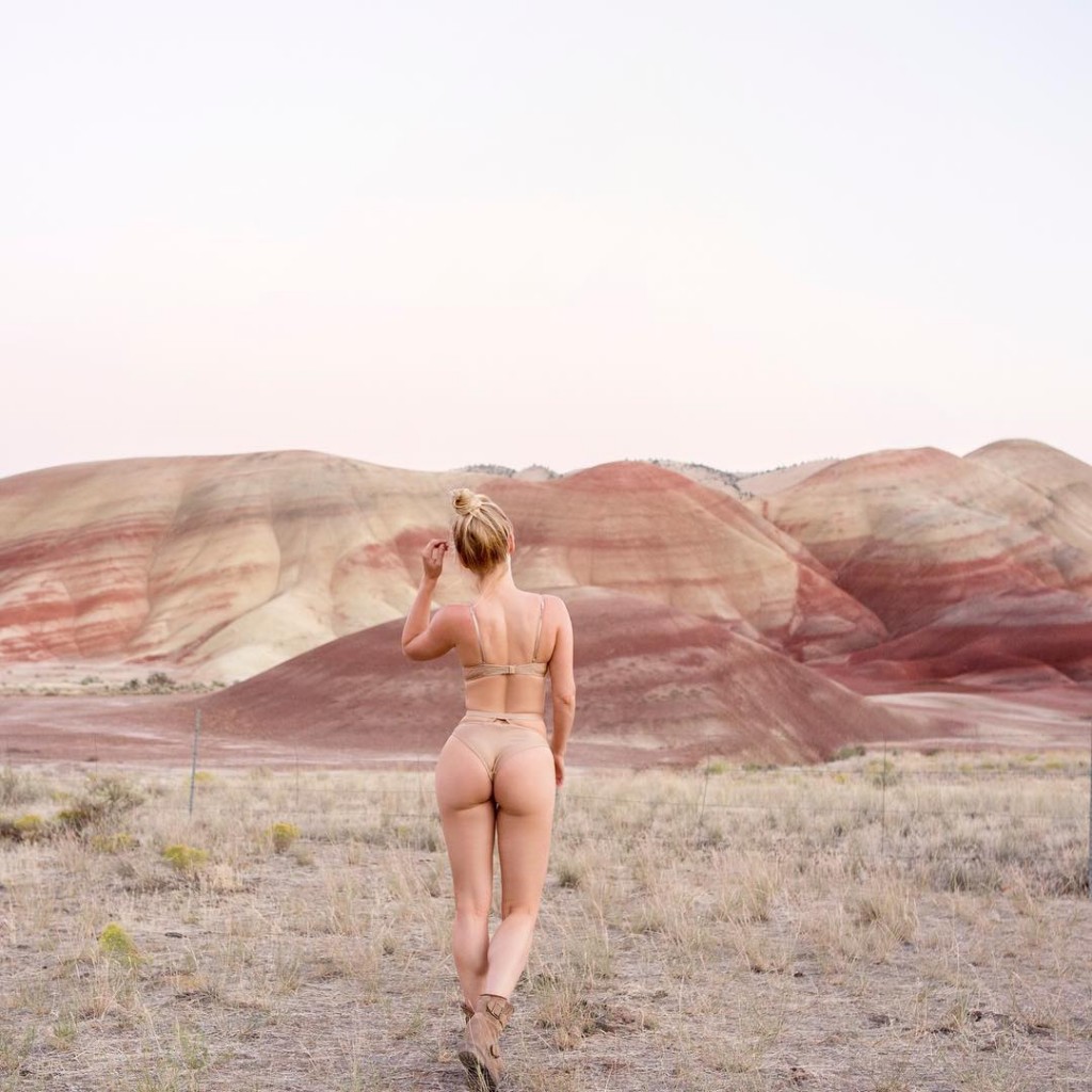 Sara Jean Underwood Nude & Sexy 7