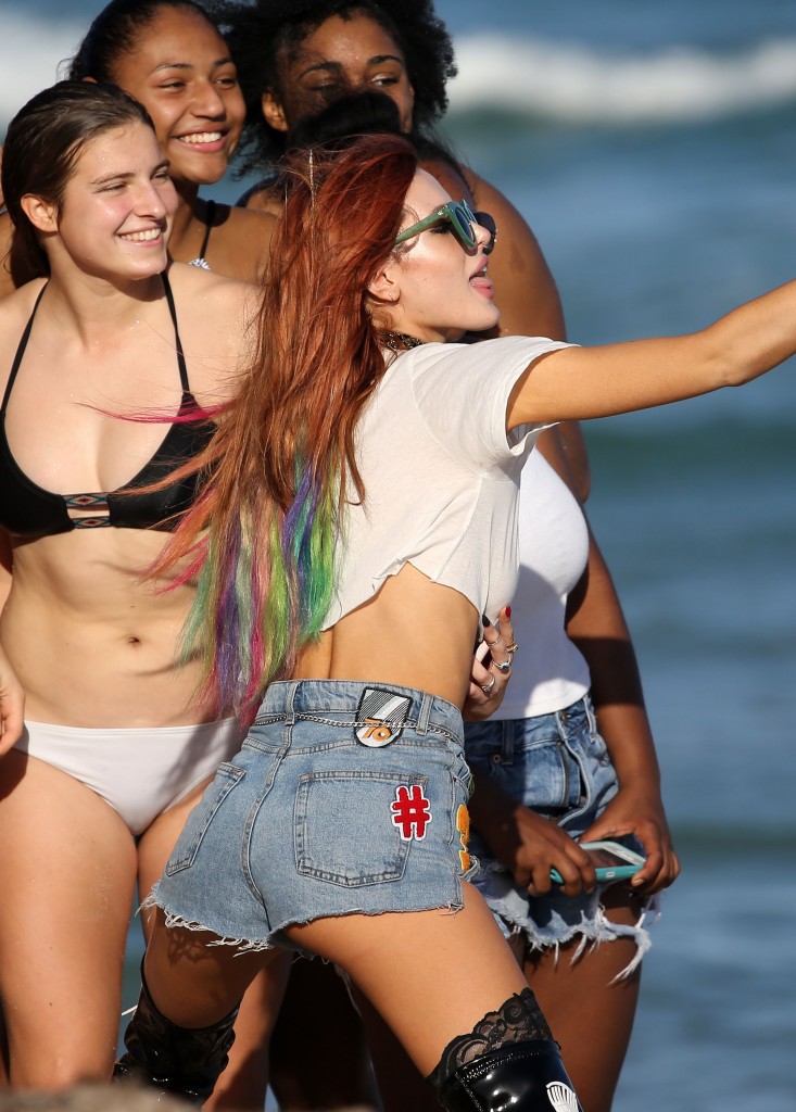 Bella Thorne Underboob New 26