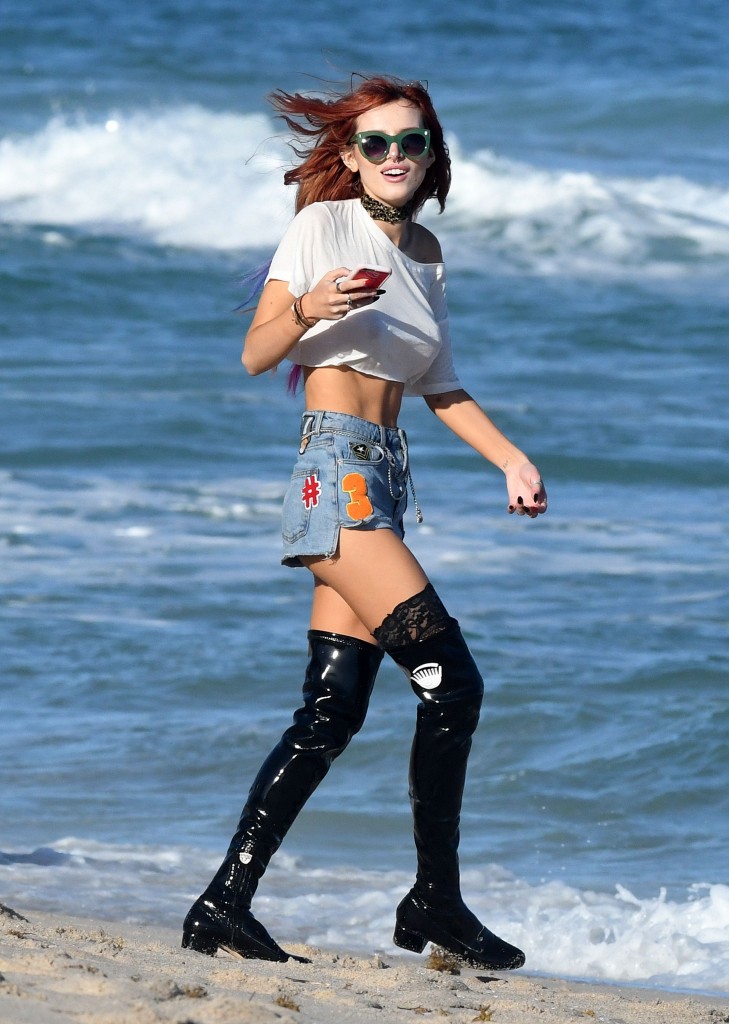 Bella Thorne Underboob New 31