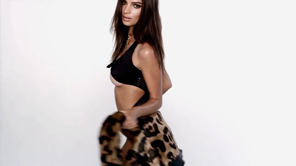 Emily Ratajkowski Sexy 17