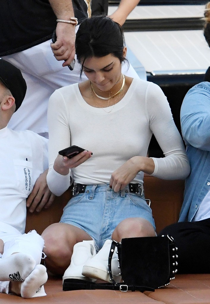 Kendall Jenner Braless 10