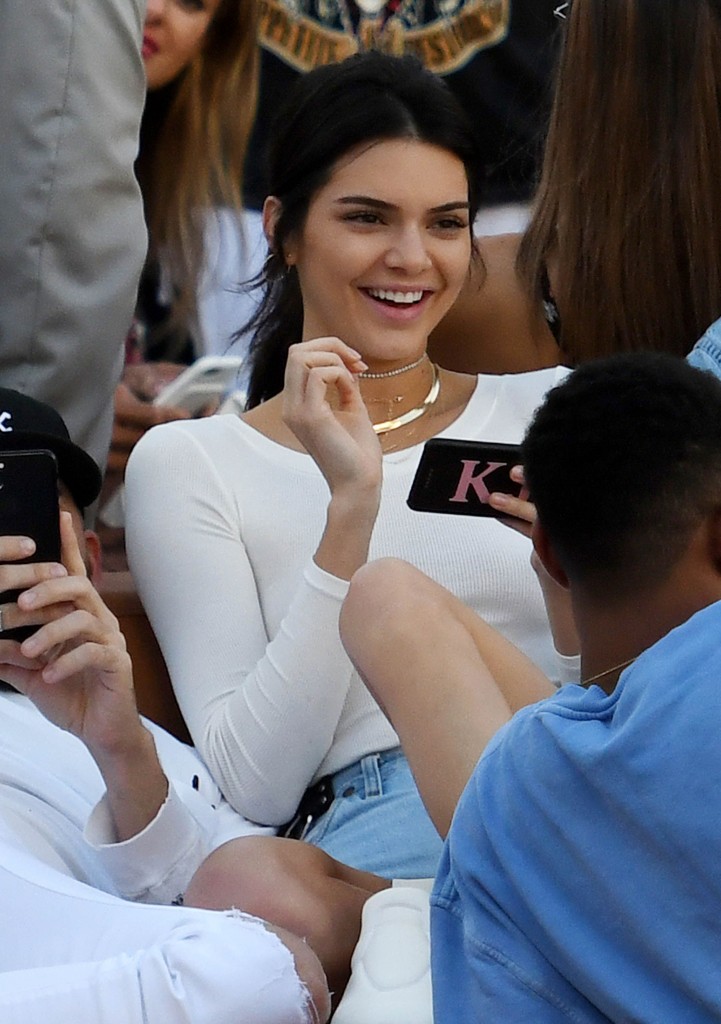 Kendall Jenner Braless 21