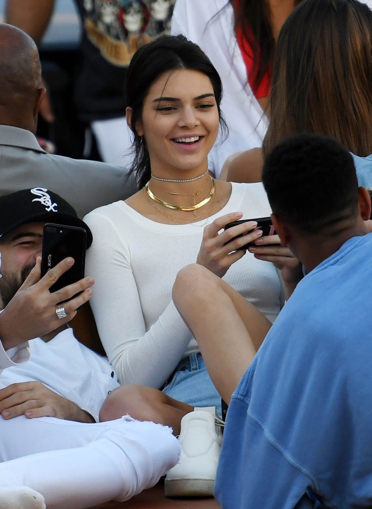 Kendall Jenner Braless 22